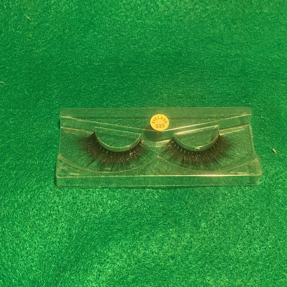 Lashes - Picture 2 of 2